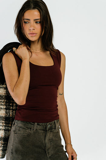 Gianna Tank Top in Red-Brown