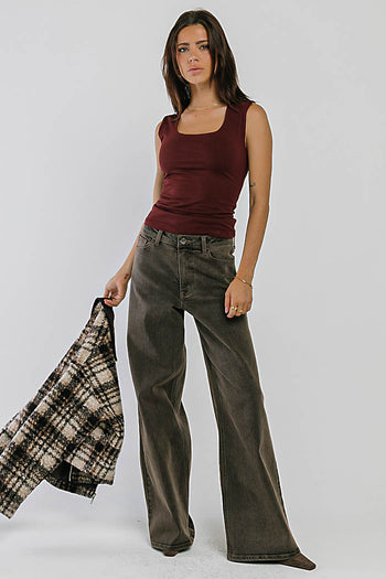 Gianna Tank Top in Red-Brown