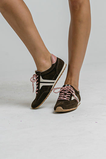 Sarah Sneaker in Brown