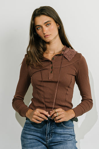 Janice Ribbed Blouse in Brown