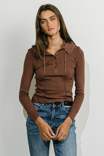 Janice Ribbed Blouse in Brown