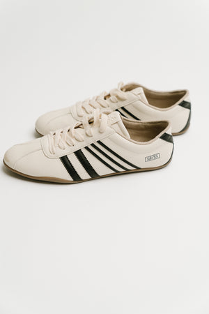 Paloma Retro Sneakers in White