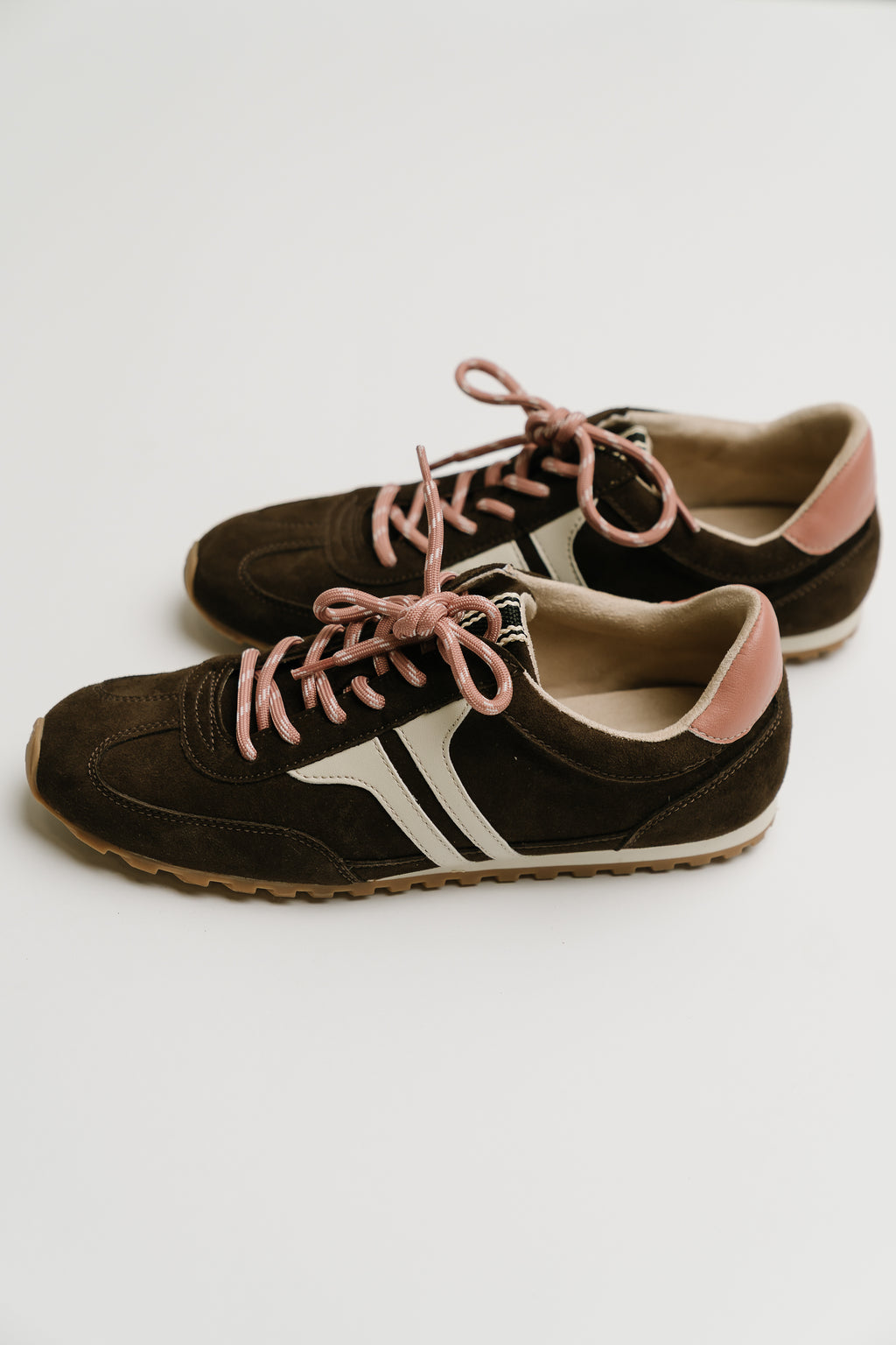 Sarah Sneaker in Brown