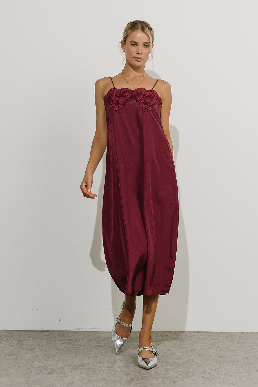 Lana Lace Midi Dress in Burgundy