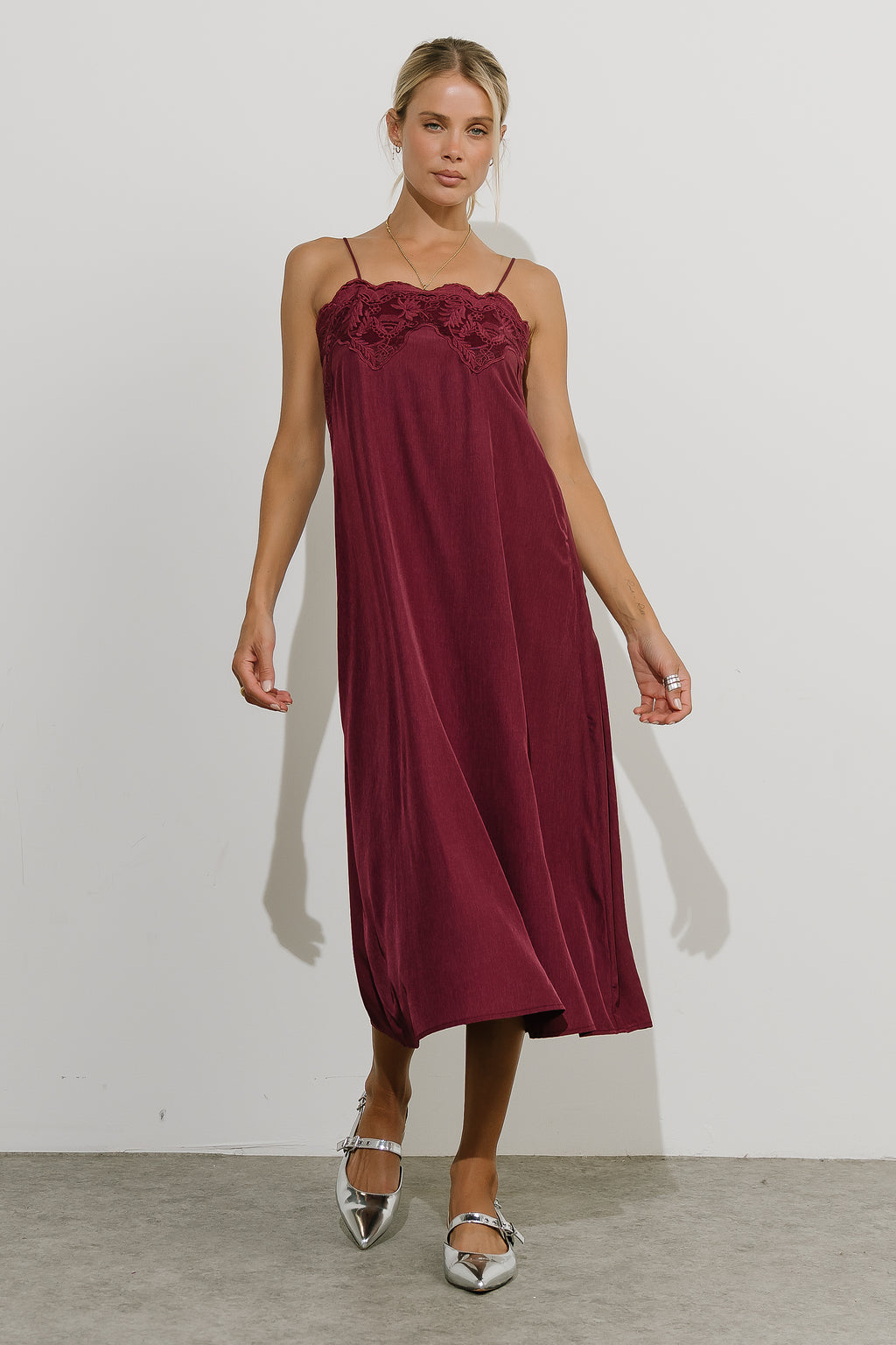 Lana Lace Midi Dress in Burgundy