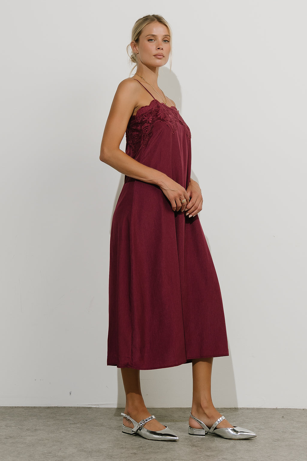 Lana Lace Midi Dress in Burgundy