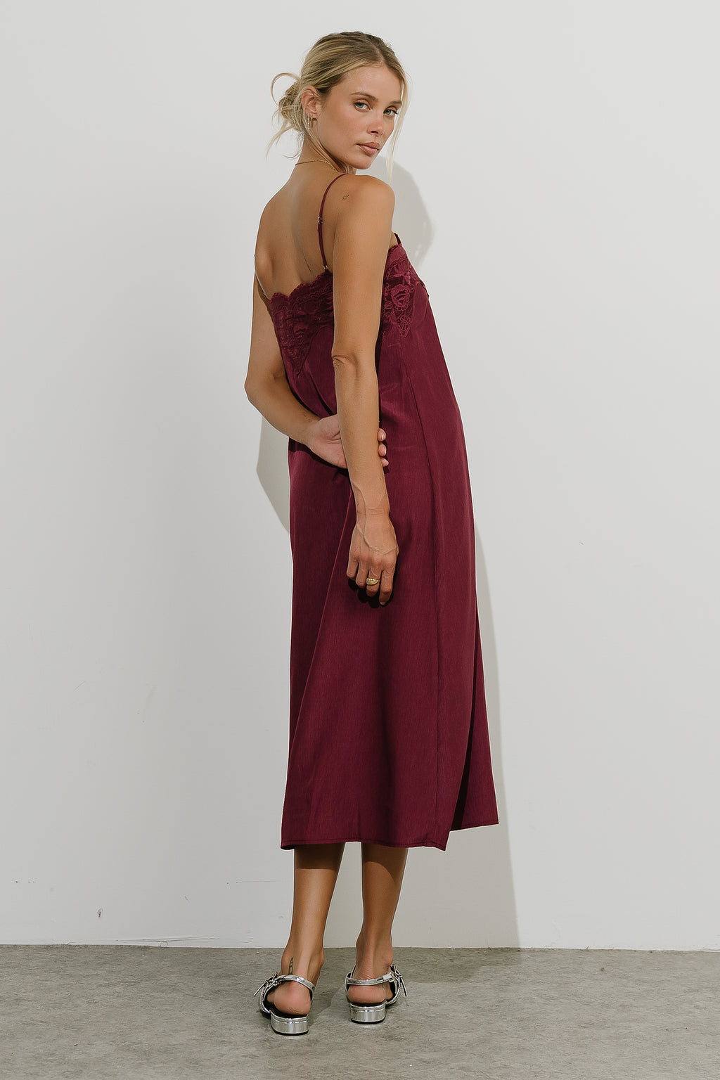 Lana Lace Midi Dress in Burgundy