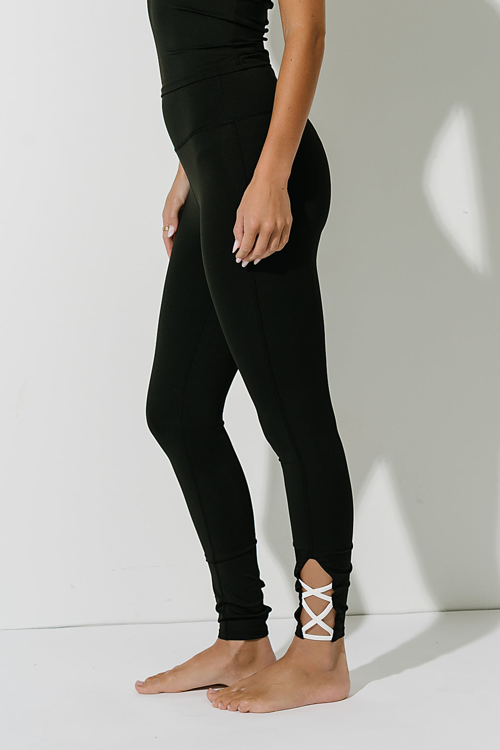 Rory Criss Cross Leggings in Black