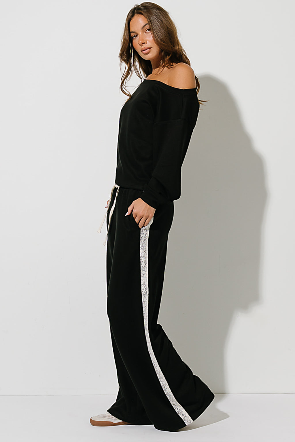 Skylar Wide Leg Sweatpants in Black