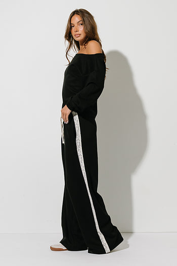 Skylar Off the Shoulder Sweatshirt in Black