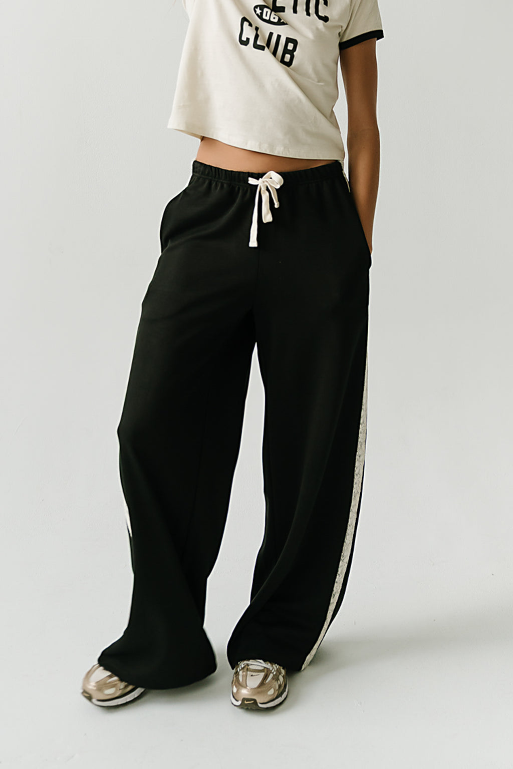 Skylar Wide Leg Sweatpants in Black