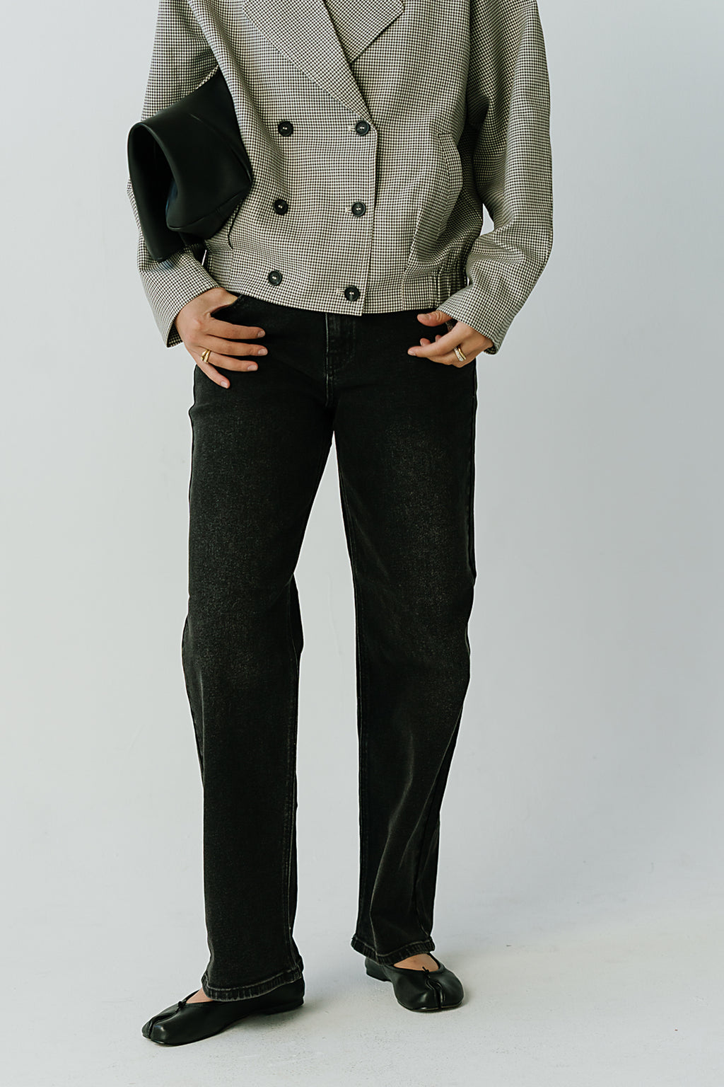 Marshall Straight Leg Jeans in Washed Black
