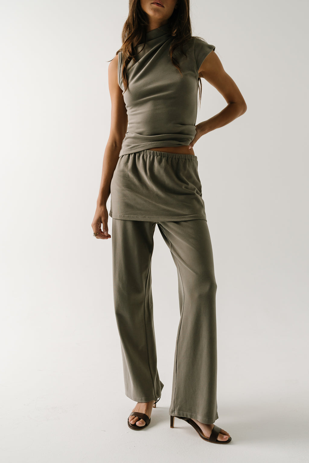 Renata Straight Leg Pants in Grey