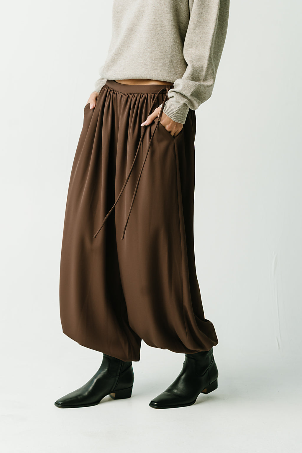 Analia Balloon Pants in Brown