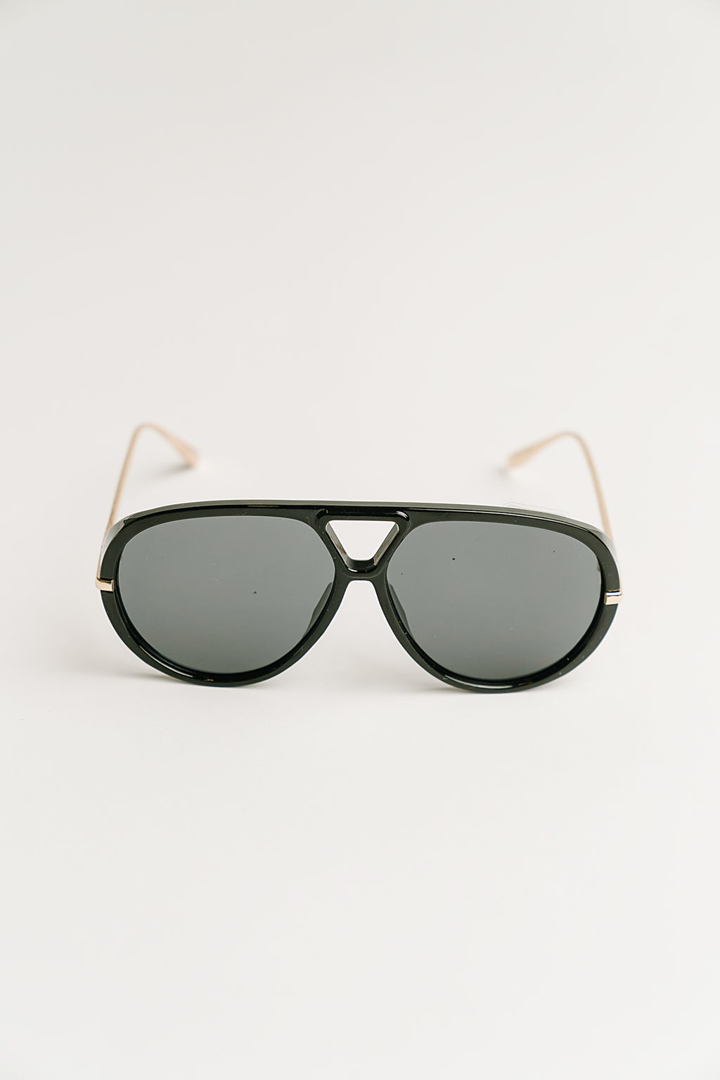 Vera Aviator Sunglasses in Black