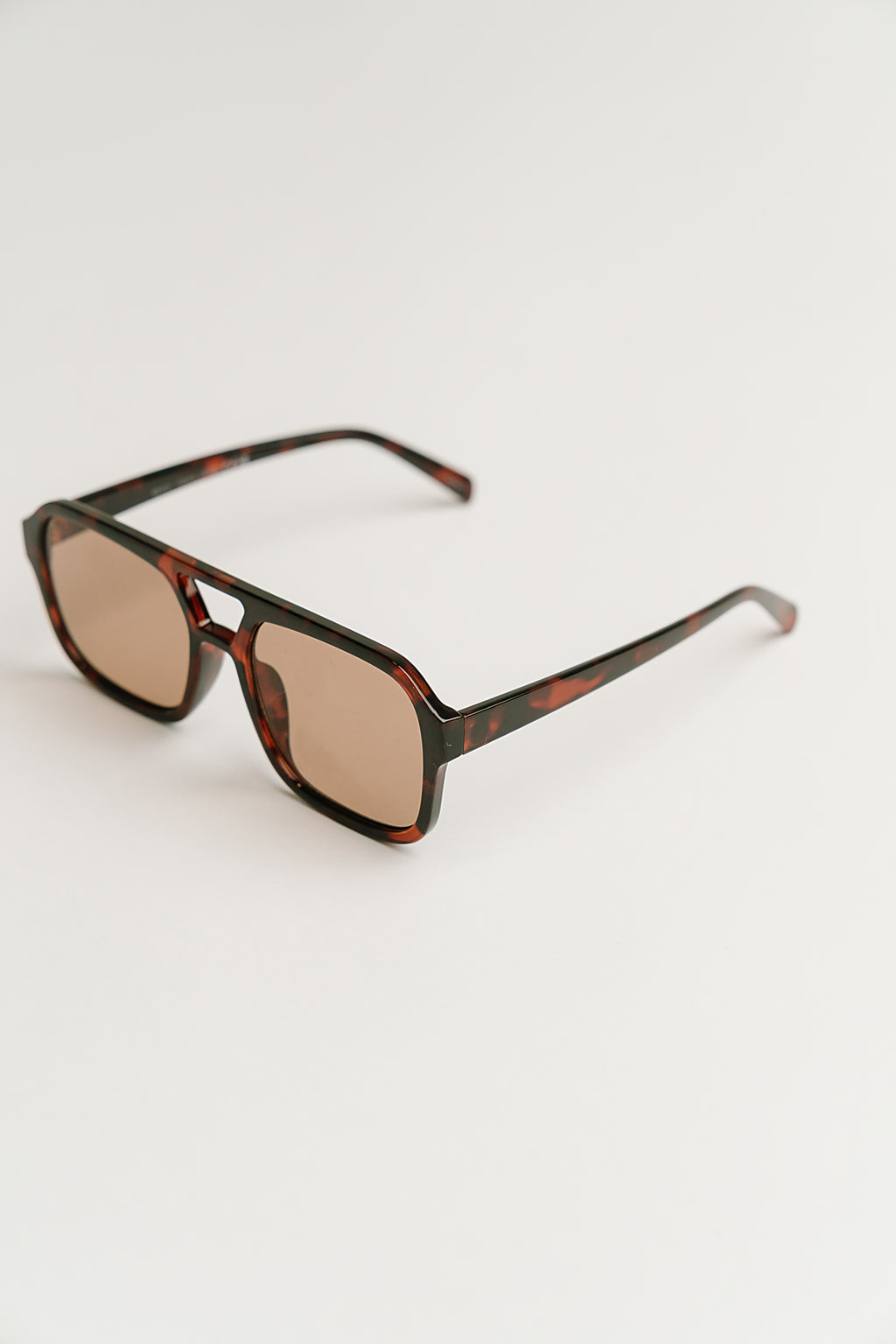 Kinzie Aviator Sunglasses in Tortoise