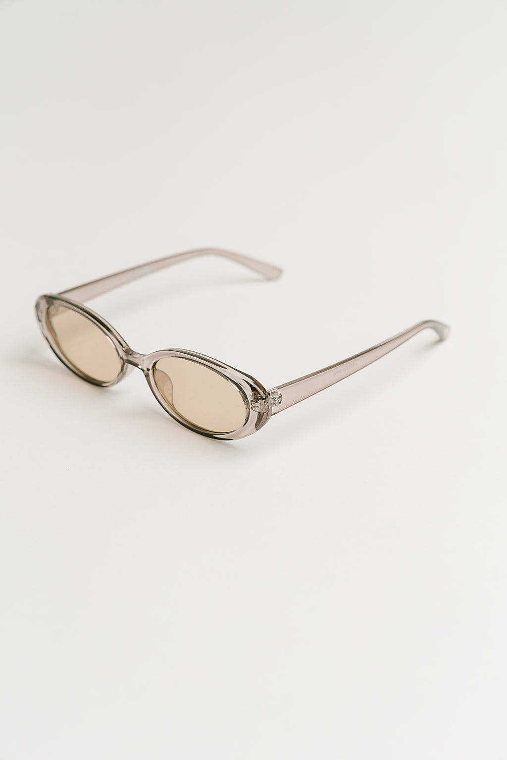 Mia Oval Sunglasses in Brown