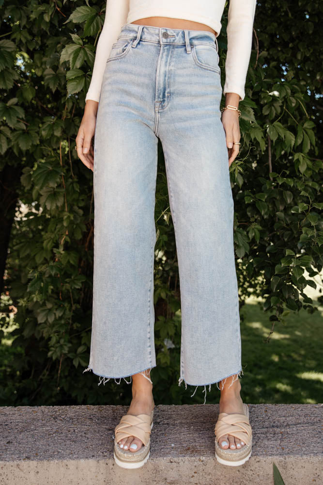 Colette Wide Leg Jeans in Light Wash | böhme