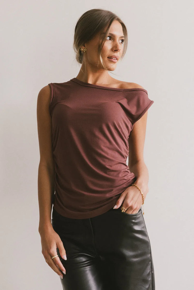 Off shoulder top in brown 