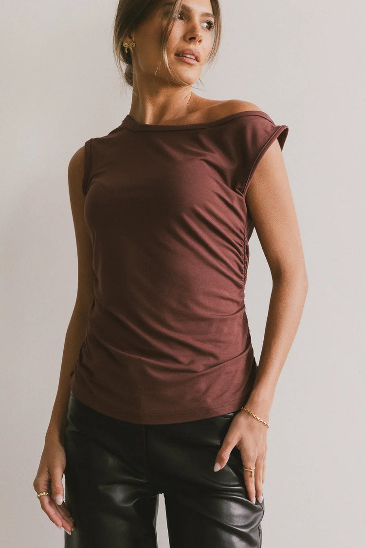 Short sleeves top in brown 