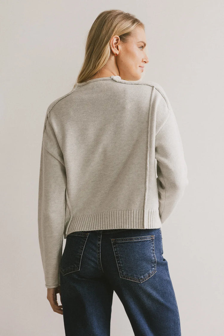 Plain color sweater in grey 