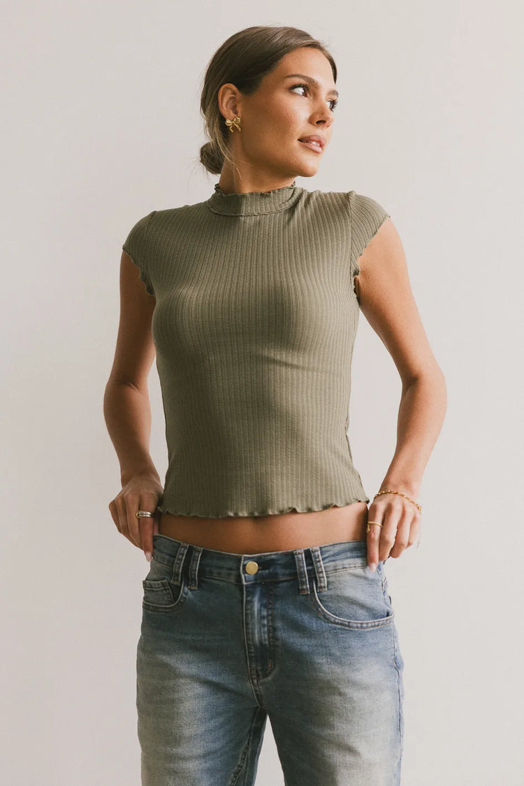 Short sleeves top in olive 