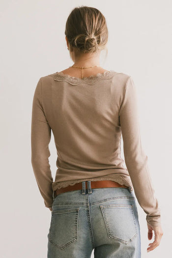 Plain color top in taupe 