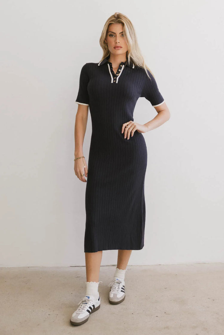 Fitted midi dress in navy 