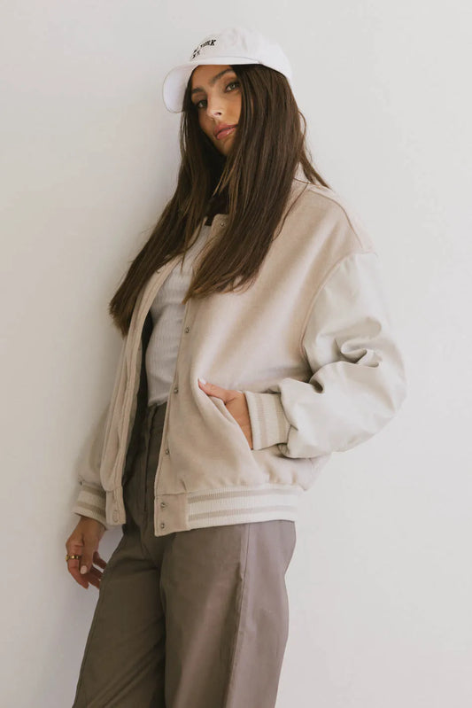 Two hands pocket jacket in mocha 