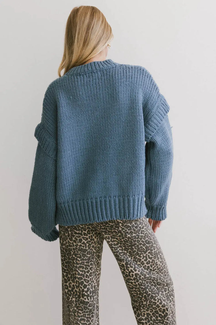 Plain color sweater in blue 