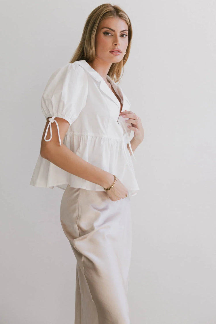 Ruffled hem blouse in white 