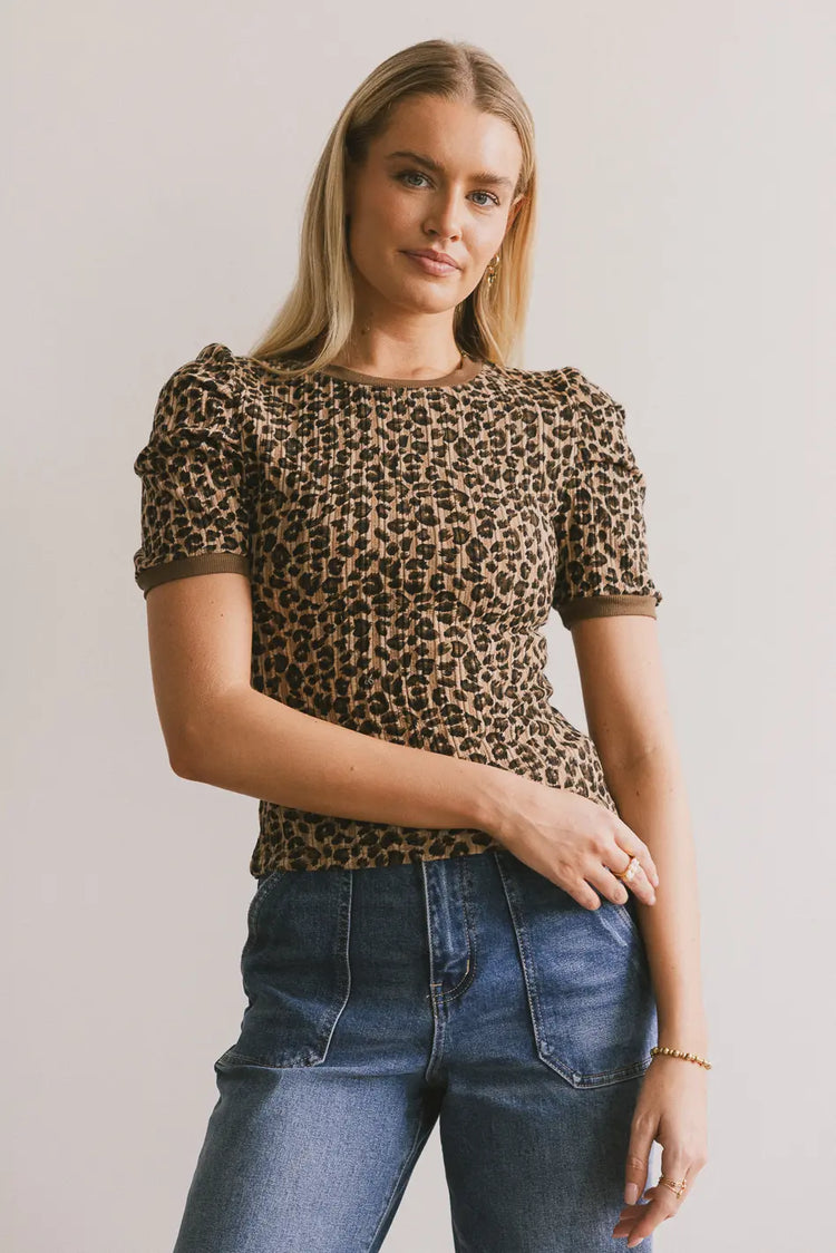 Round neck to pin leopard print 