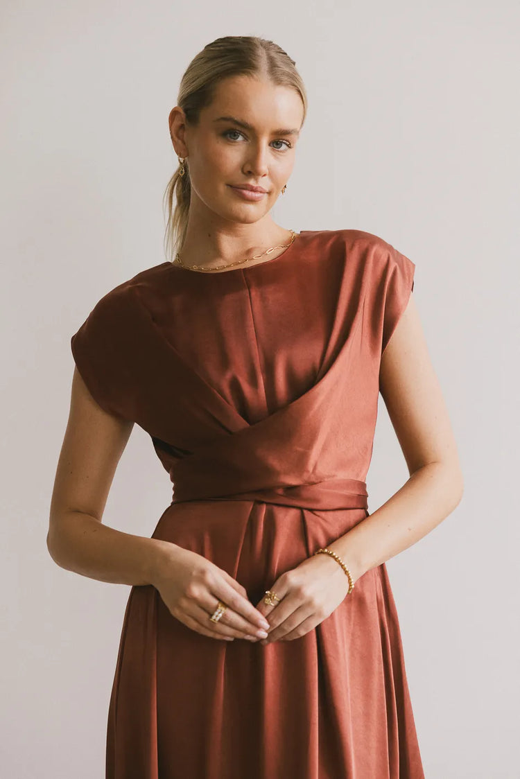 Round neck dress in rust 