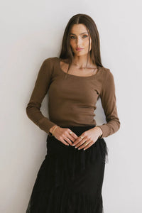 Ribbed basic top in brown 