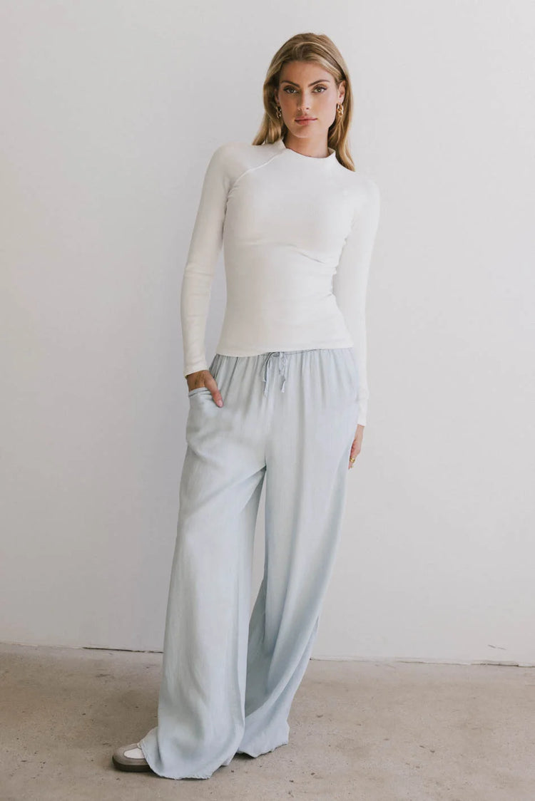 Ribbed sweater in white paired with a wide leg pants in light blue 