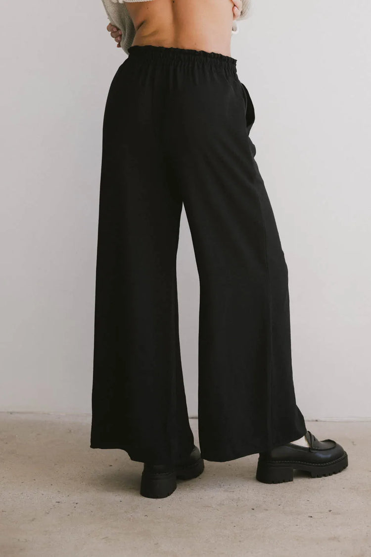 Plain color pants in black 