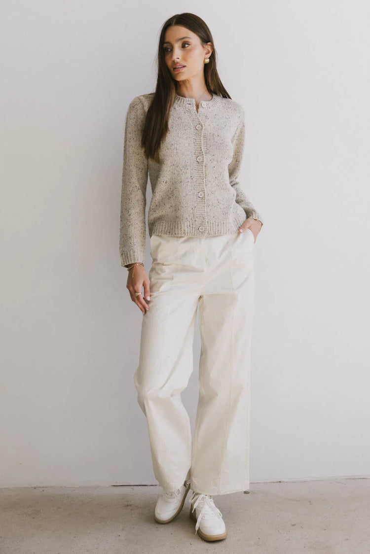 Two hand pockets wide leg pants in cream 