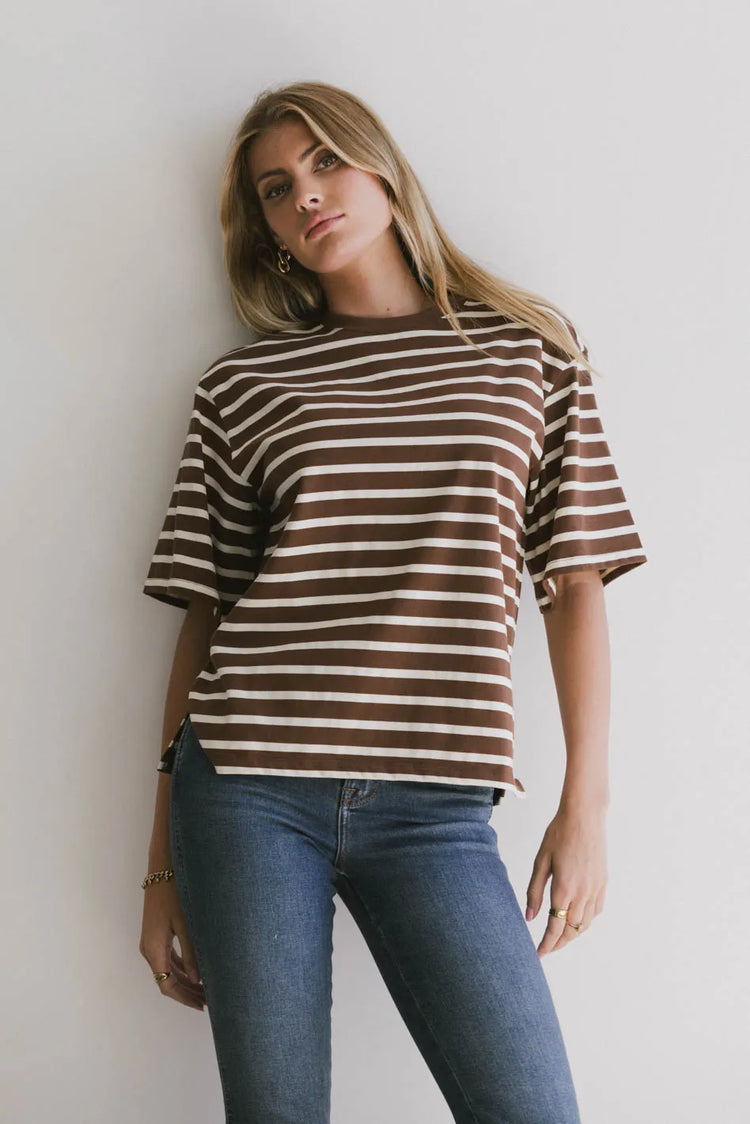 Round neck top in brown 