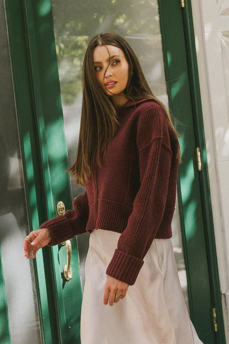 Ribbed cuff sleeves sweater in brick 