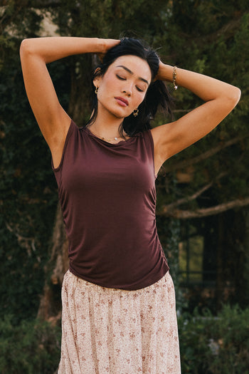 Round neck top in brown 