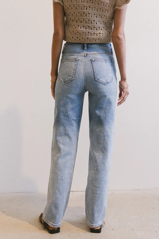 Two back pockets denim in light wash 