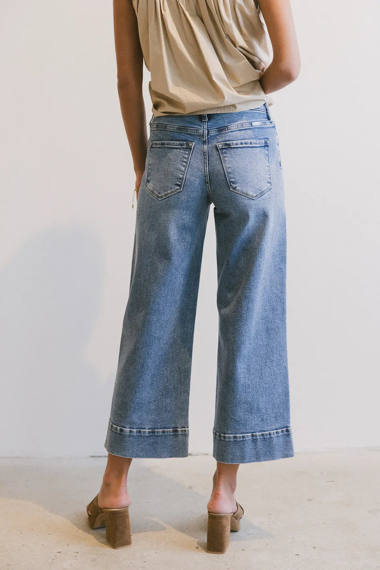 Two back pockets wide legs denim in medium wash 