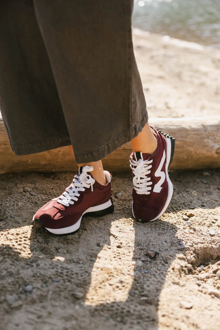 White and burgundy sneackers 