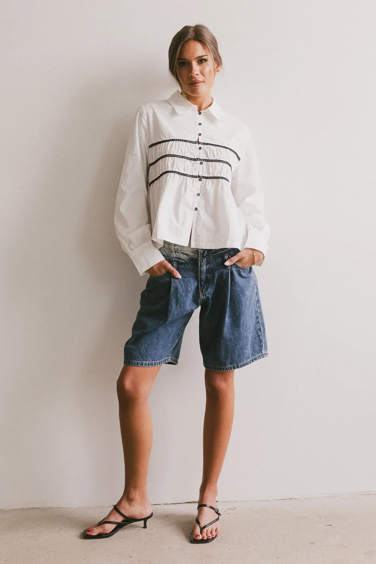 Denim shorts in medium wash 