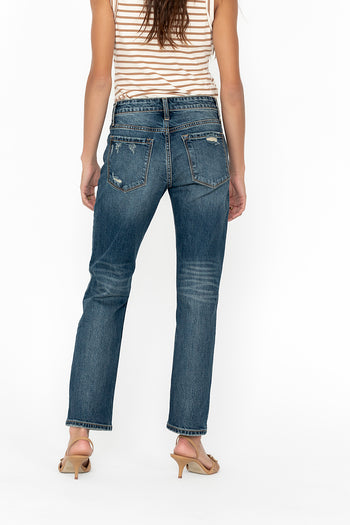 BACK POCKETS ON STRAIGHT LEG JEANS
