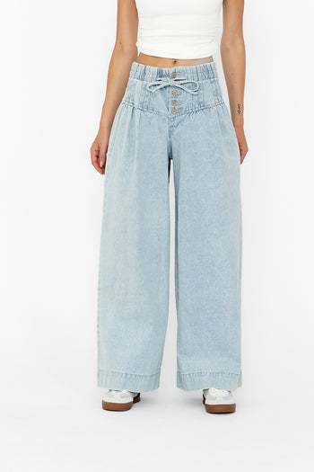 Pants in Light Wash