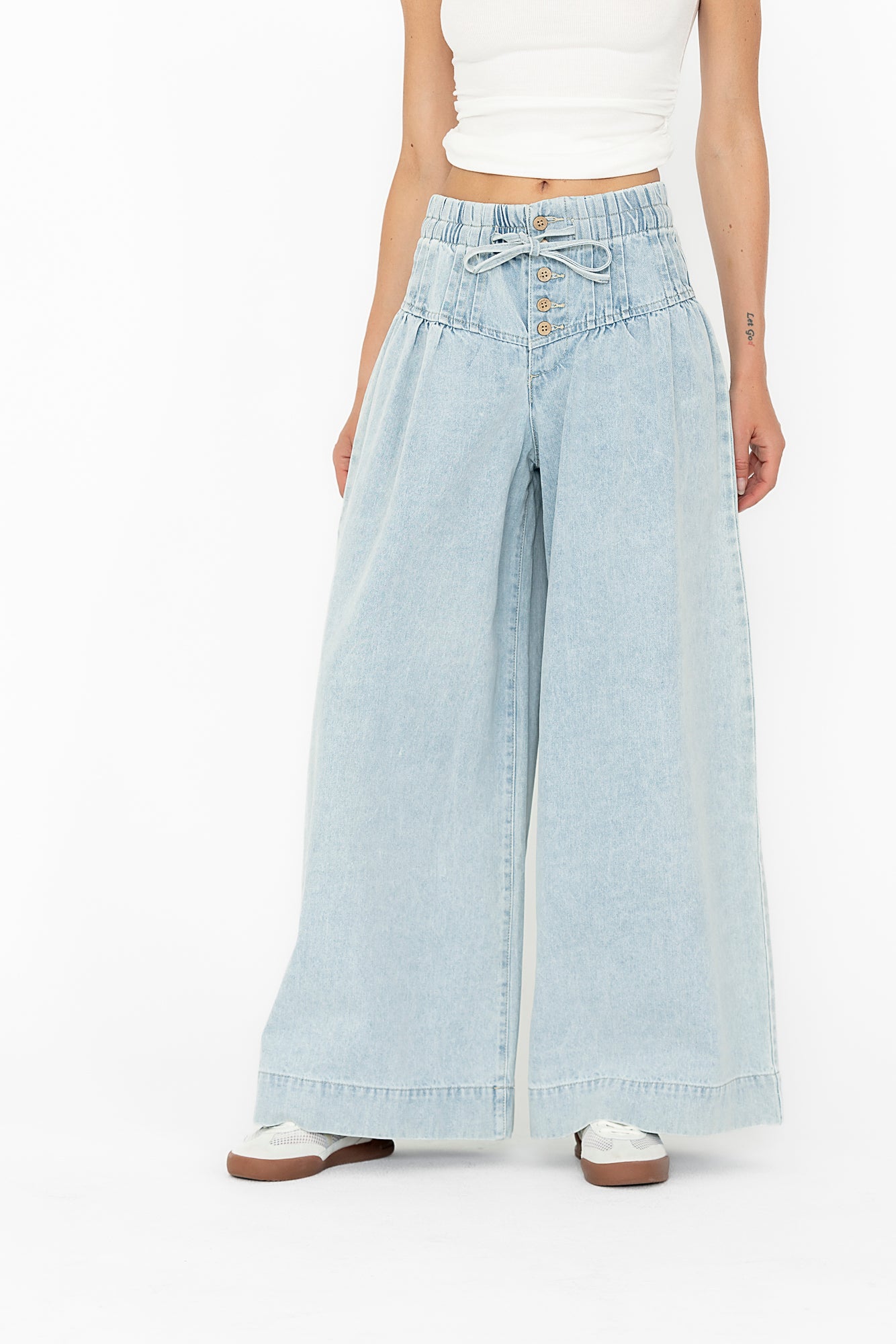 Melanie Wide Leg Pants in Light Wash