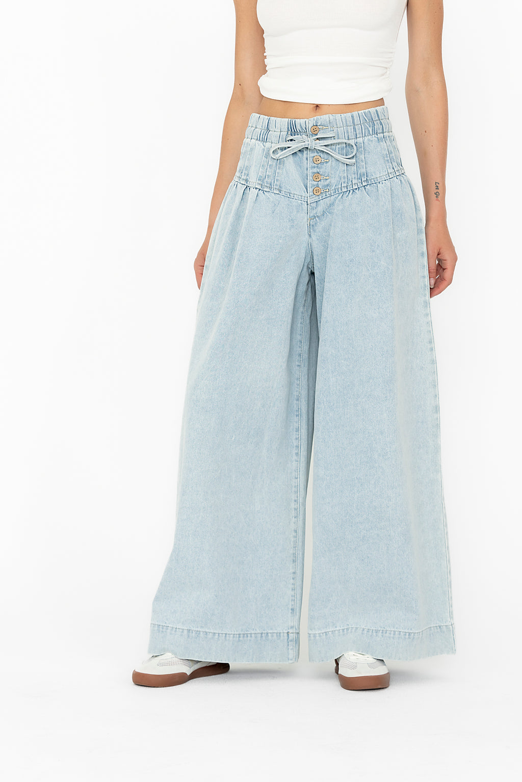 Wide Leg Pants in Light Wash
