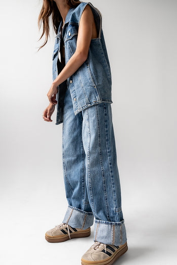 Relaxed Wide Leg Jeans