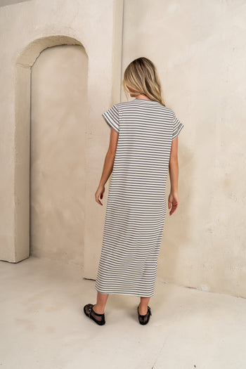 SIDE SLIT MAXI DETAIL